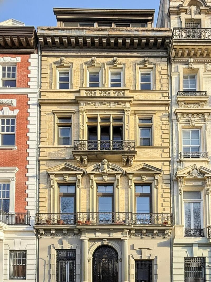334 RIVERSIDE Drive