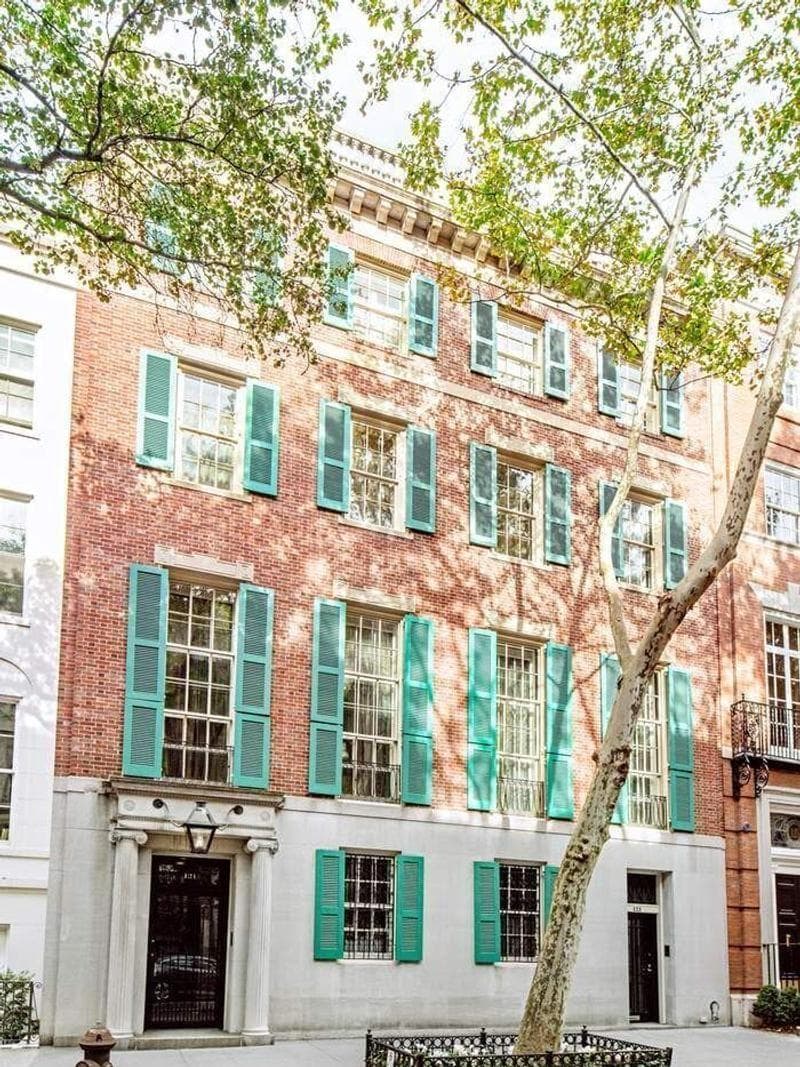 121 East 65th Street